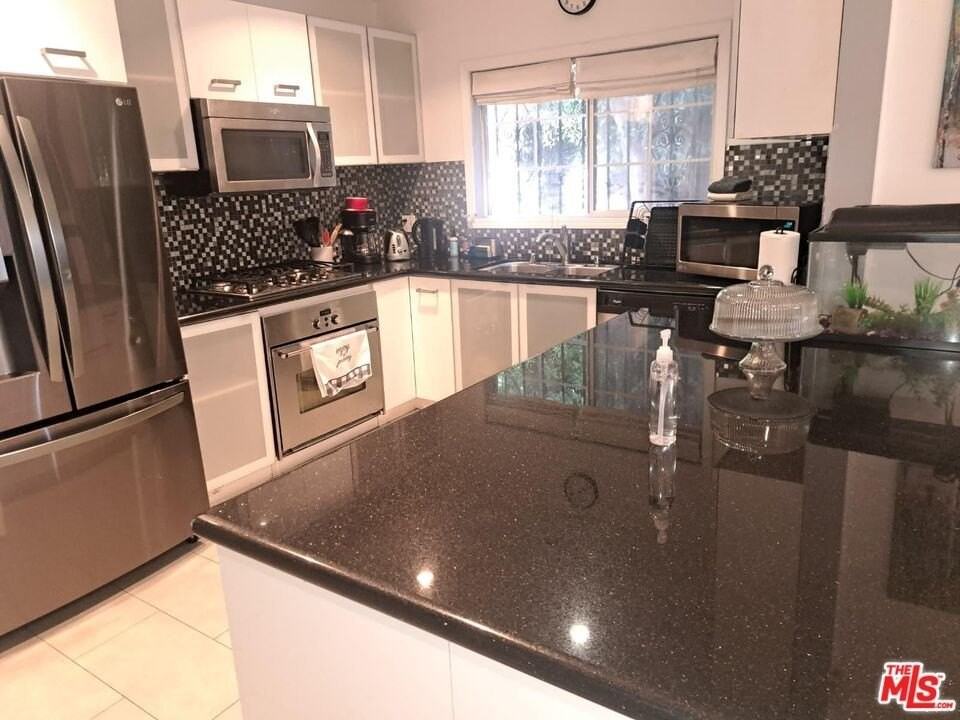 139 S Rexford Dr - Photo 6 of 19