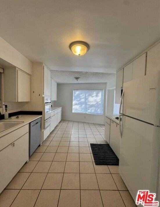 8365 Gregory Way Apt B #B - Photo 4 of 16