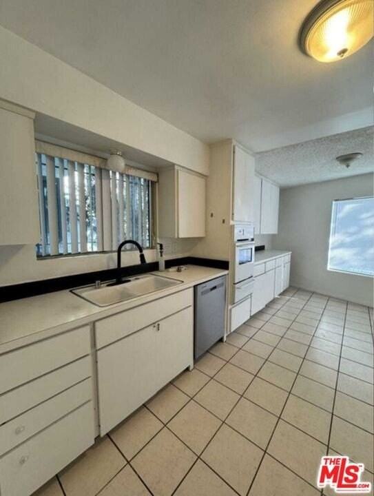 8365 Gregory Way Apt B #B - Photo 5 of 16