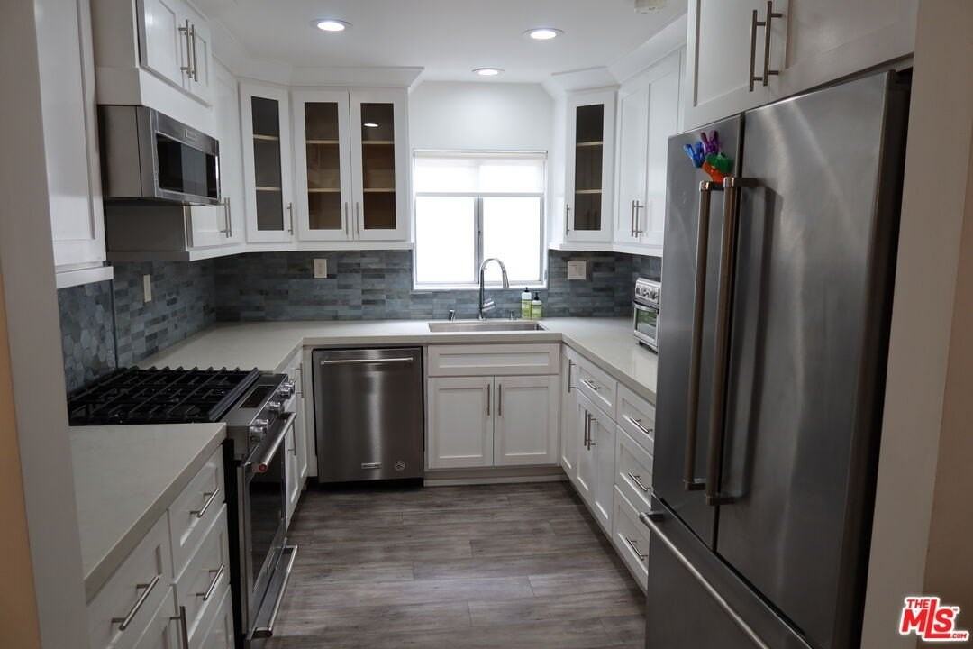 944 Palm Ave Apt 2 #2 - Photo 7 of 17