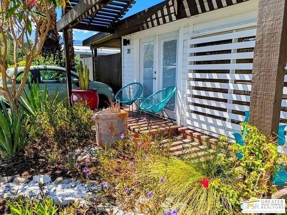 20 Via Valverde - Photo 2 of 25