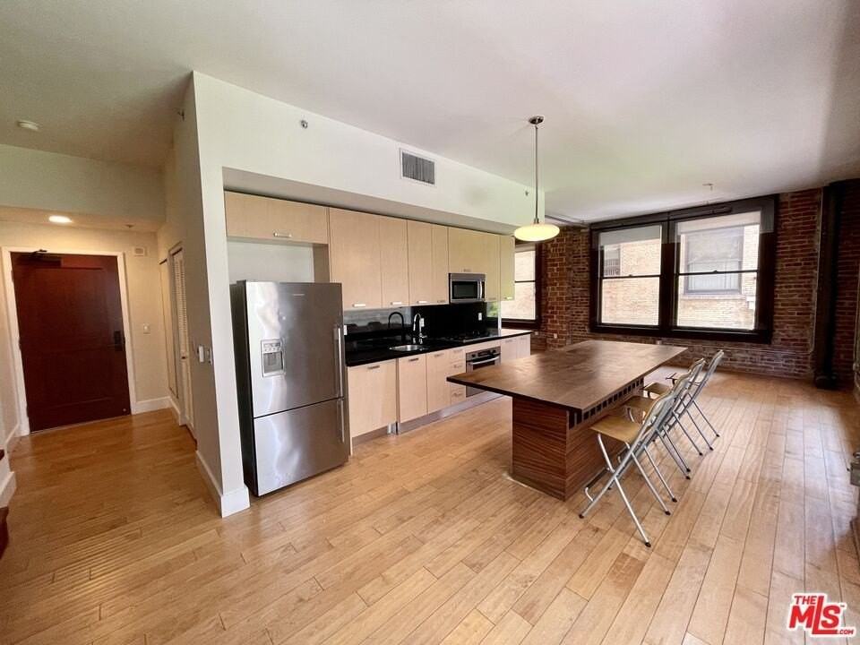 460 S Spring St Apt 312 #312 - Photo 3 of 16