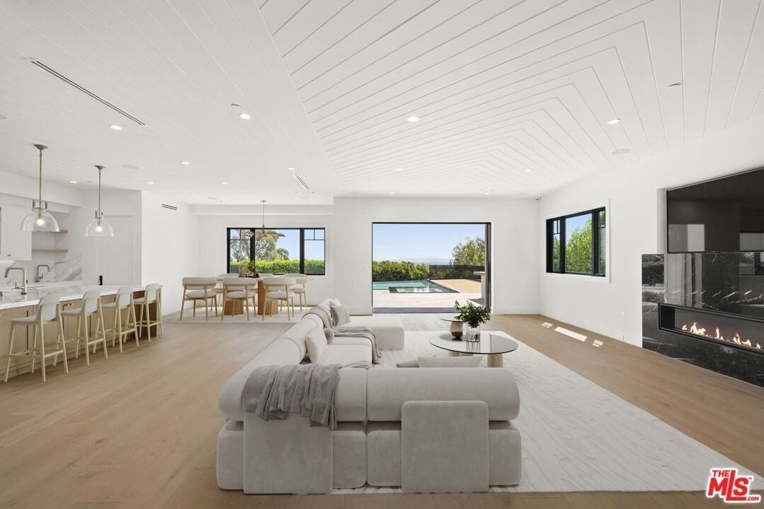 1744 Correa Way - Photo 7 of 33