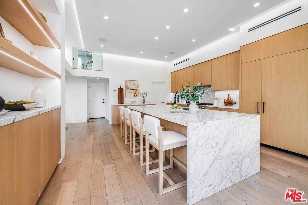 1620 Electric Ave - Photo 6 of 34