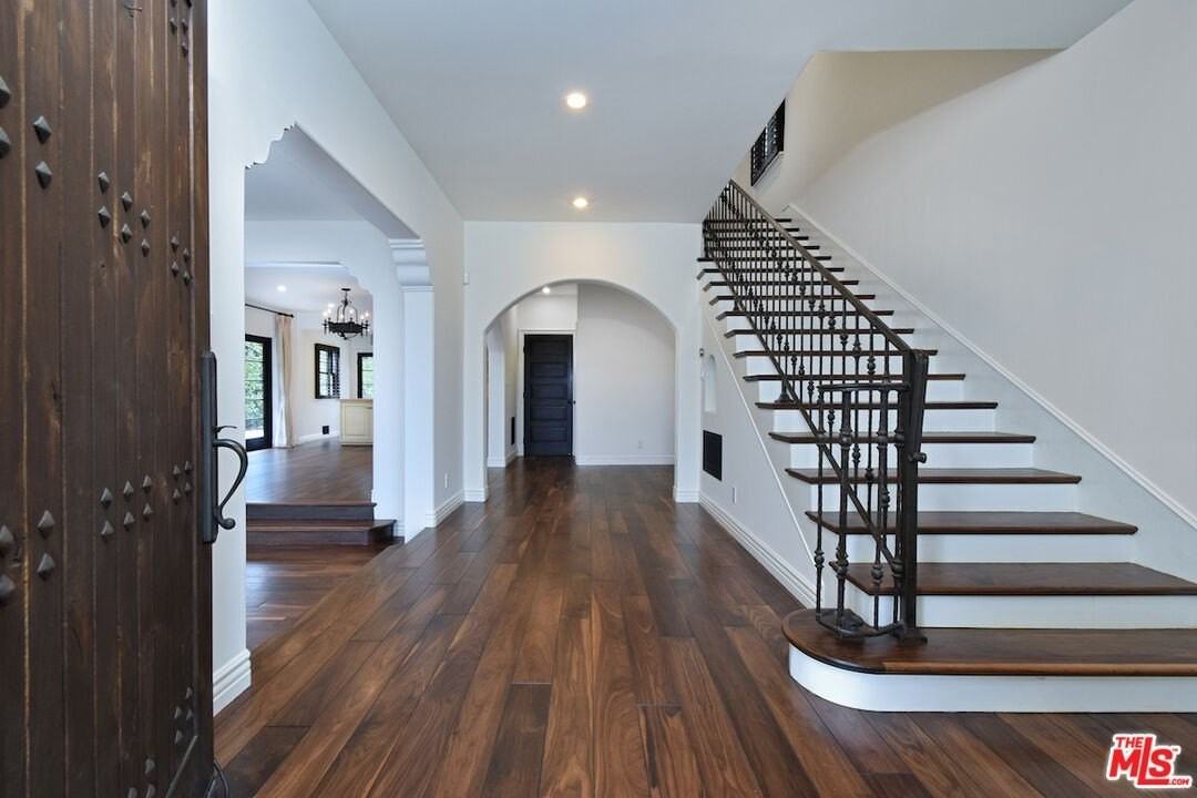 6111 San Vicente Blvd - Photo 4 of 43