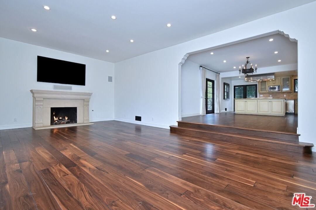 6111 San Vicente Blvd - Photo 5 of 43