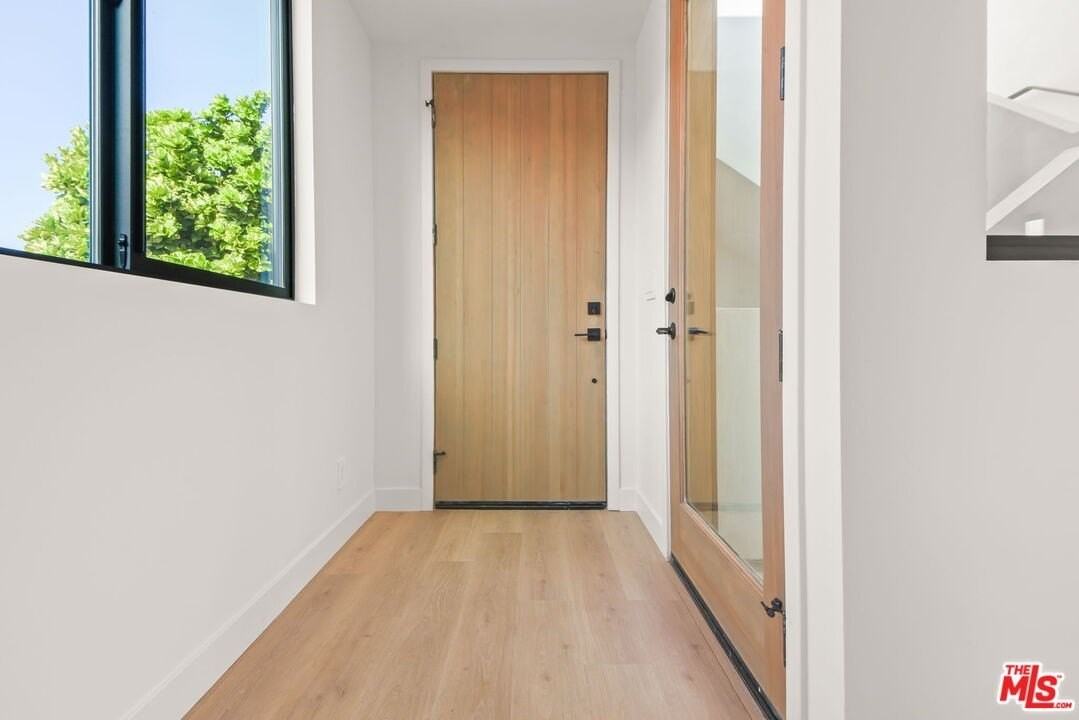 2671 Benedict St Unit 1/4 #1-4 - Photo 6 of 33