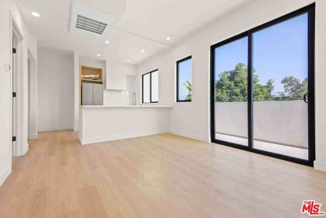 2671 Benedict St Unit 1/4 #1-4 - Photo 7 of 33