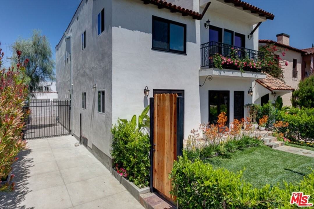 831 S Curson Ave - Photo 2 of 19