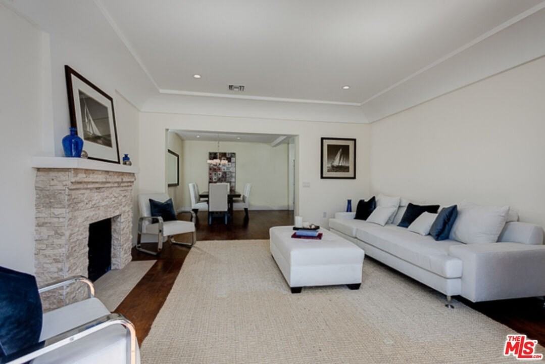 831 S Curson Ave - Photo 3 of 19