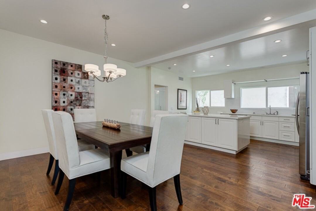 831 S Curson Ave - Photo 5 of 19