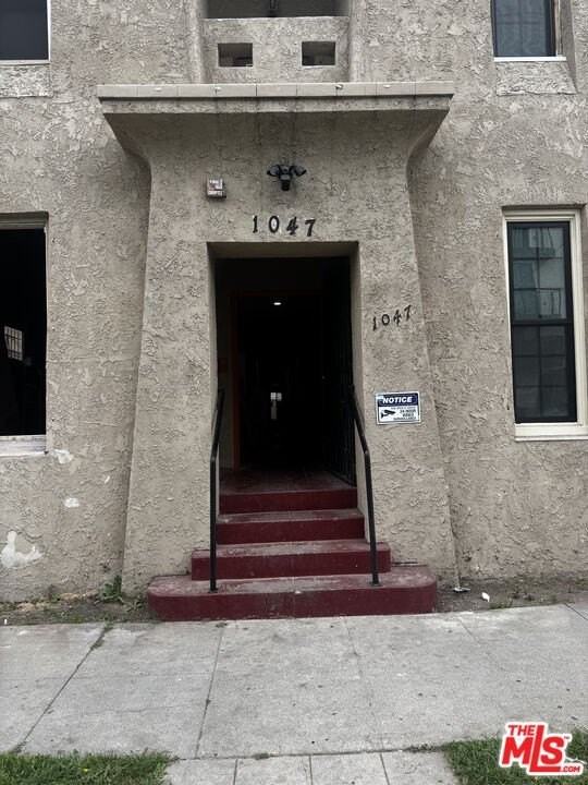 1047 Irolo St Apt 201 #201 - Photo 2 of 12