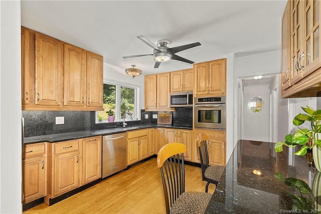 2 Horseshoe Drive - Photo 3 of 15