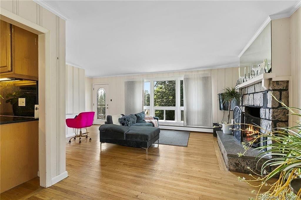 2 Horseshoe Drive - Photo 4 of 15