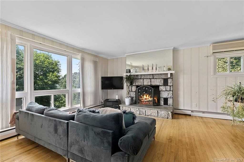 2 Horseshoe Drive - Photo 6 of 15