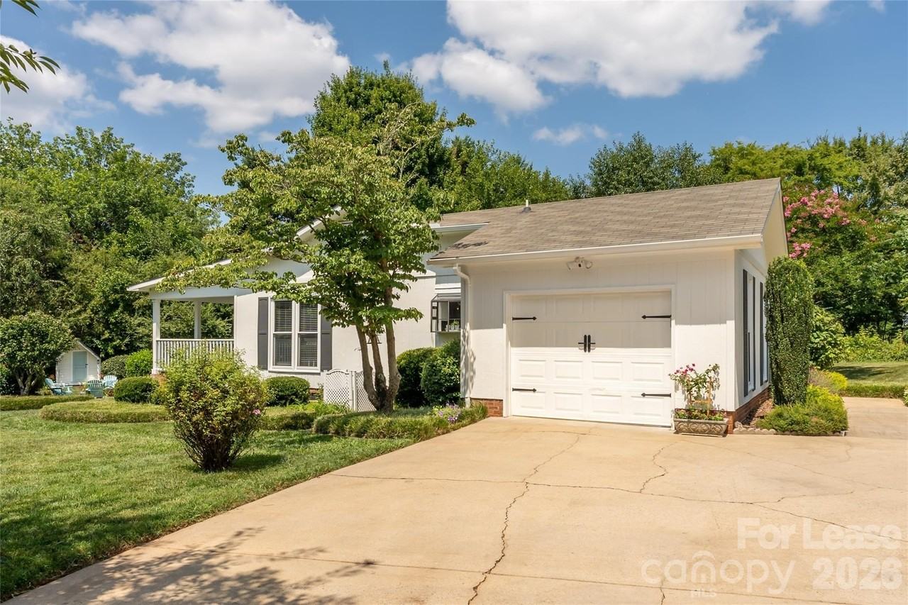 108 Surfside Ln - Photo 3 of 41