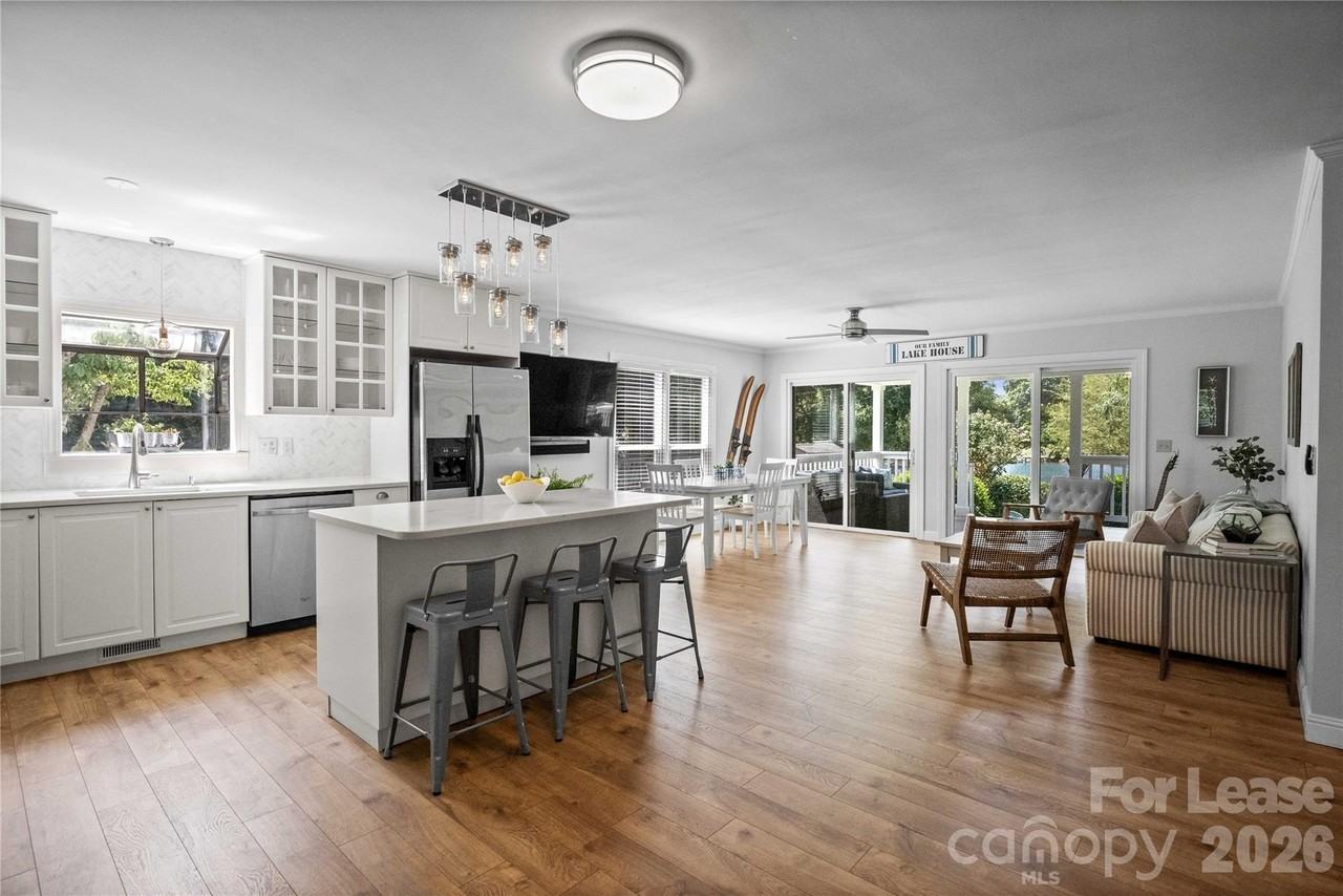 108 Surfside Ln - Photo 7 of 41