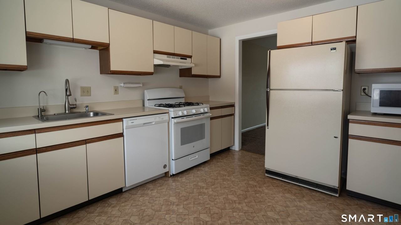 147 Skyview Dr Unit 147 #147 - Photo 7 of 20