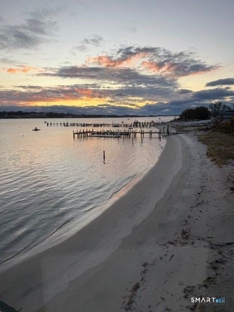 352 Pequot Ave - Photo 2 of 27