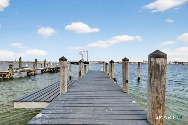 352 Pequot Ave - Photo 3 of 27