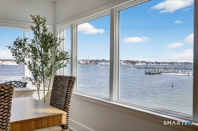 352 Pequot Ave - Photo 6 of 27