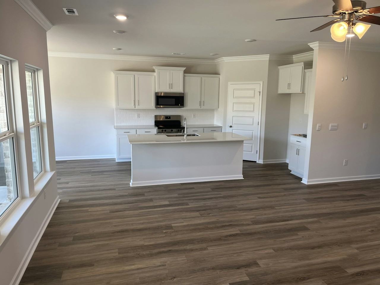 119 Legend Drive - Photo 4 of 14