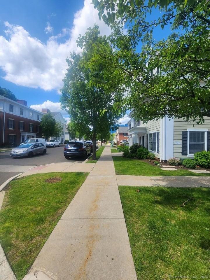 46 Fairgate Dr - Photo 2 of 16