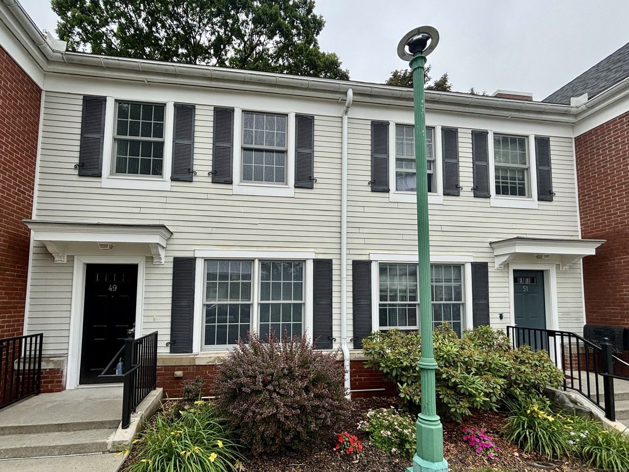 46 Fairgate Dr - Photo 3 of 16