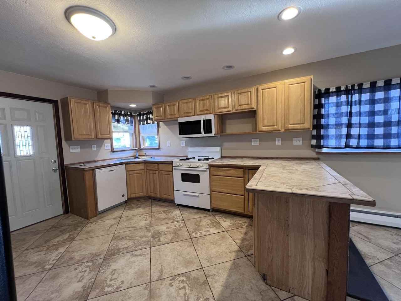 1014 Clough Ave - Photo 5 of 14