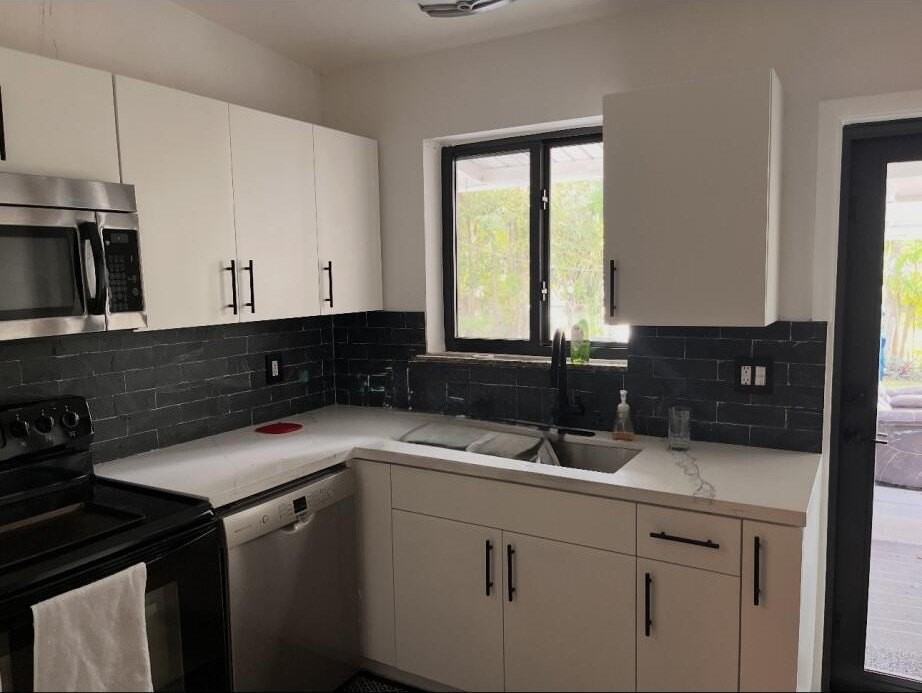 1816 Ne 49th St - Photo 2 of 11