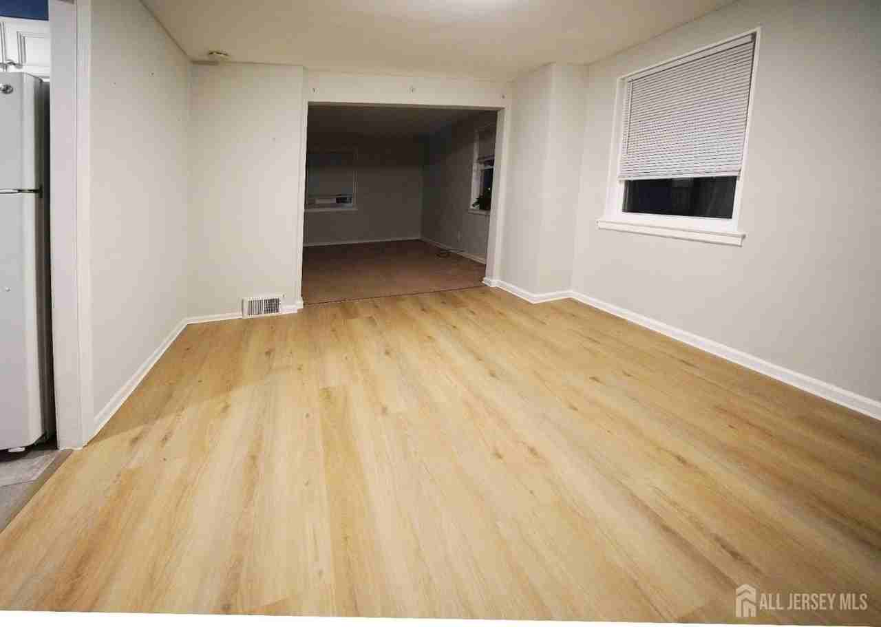 215 Rose St - Photo 6 of 13