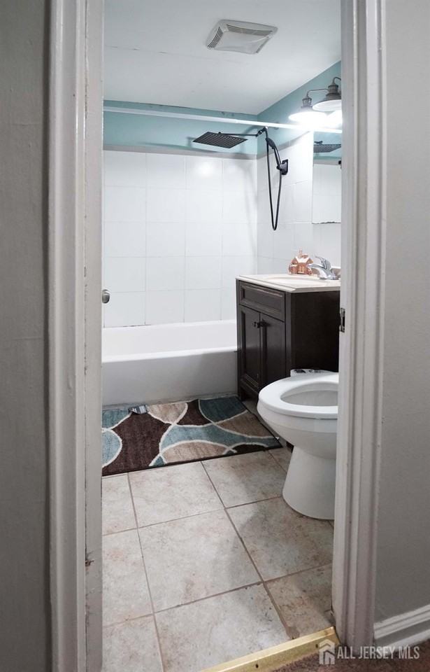 215 Rose St - Photo 7 of 13