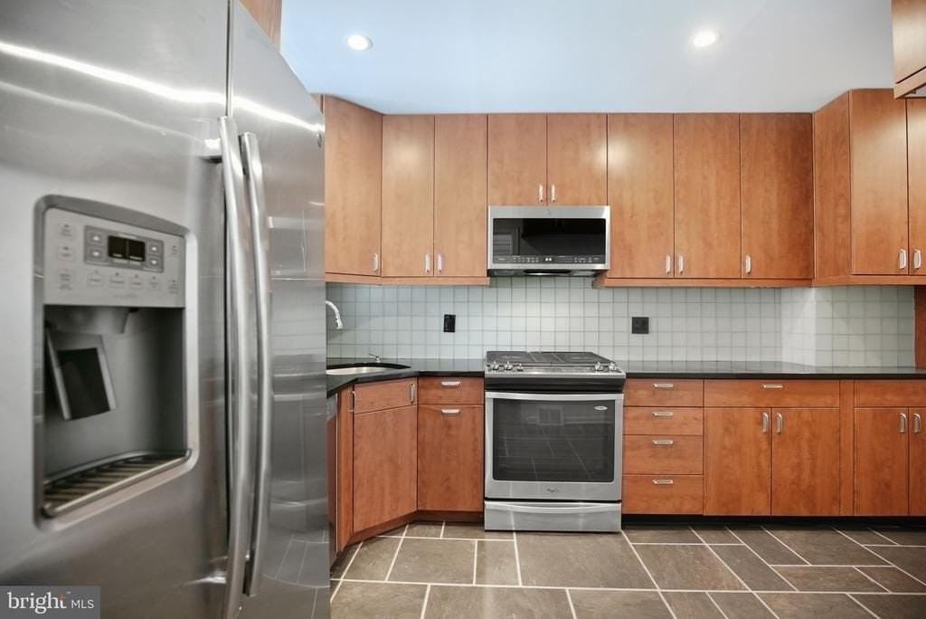 275 S 3rd St - Photo 4 of 17