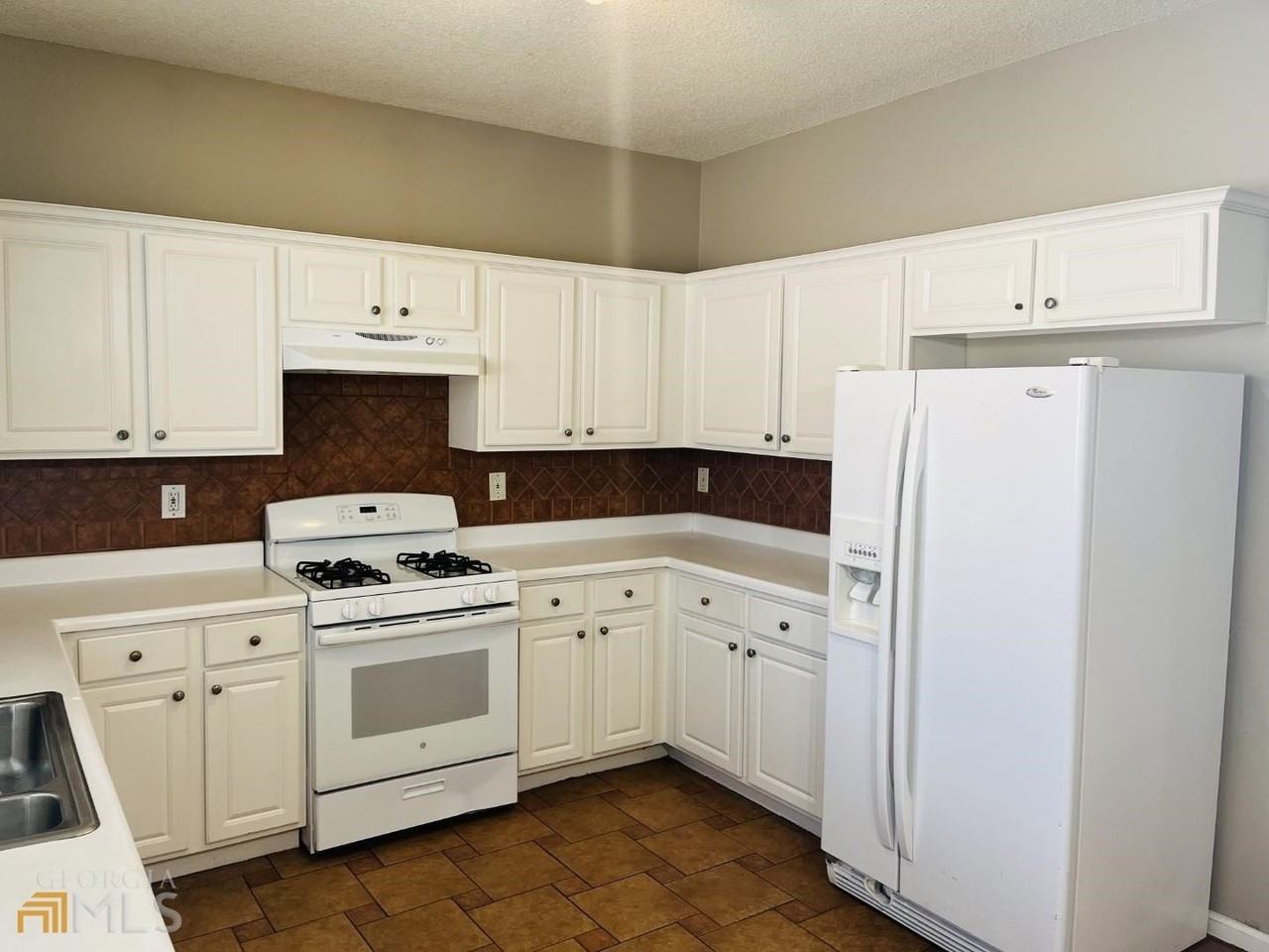 3469 Davenport Park Ln - Photo 3 of 19