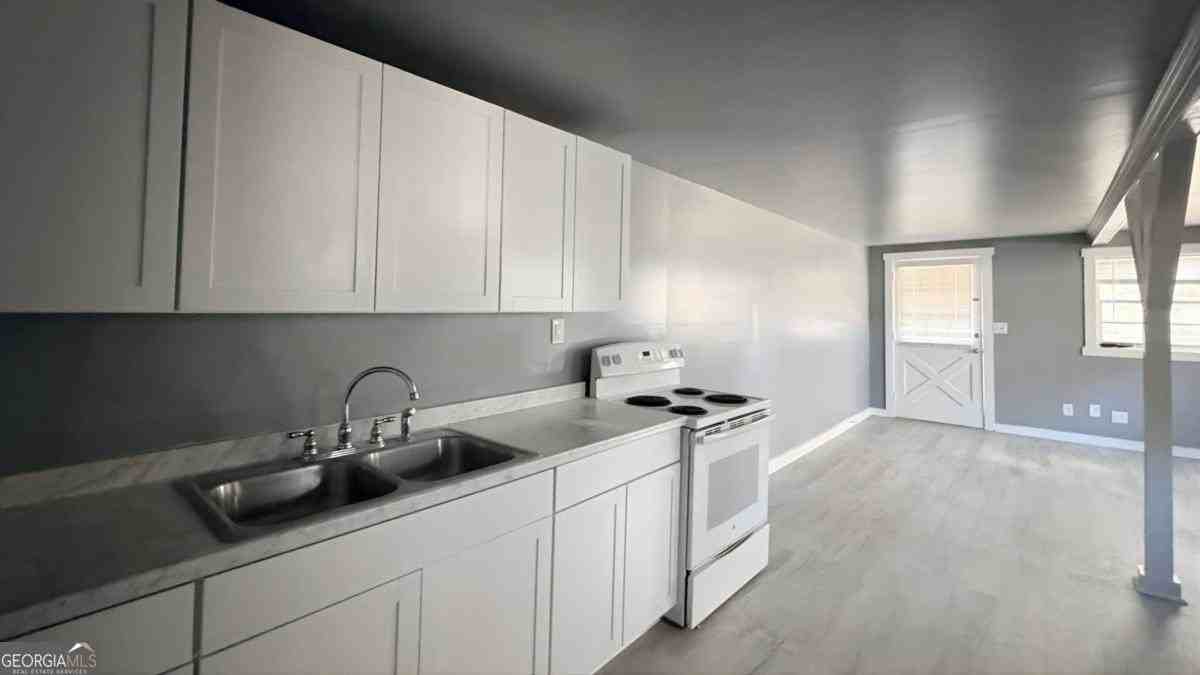 505 Osborne St - Photo 7 of 35