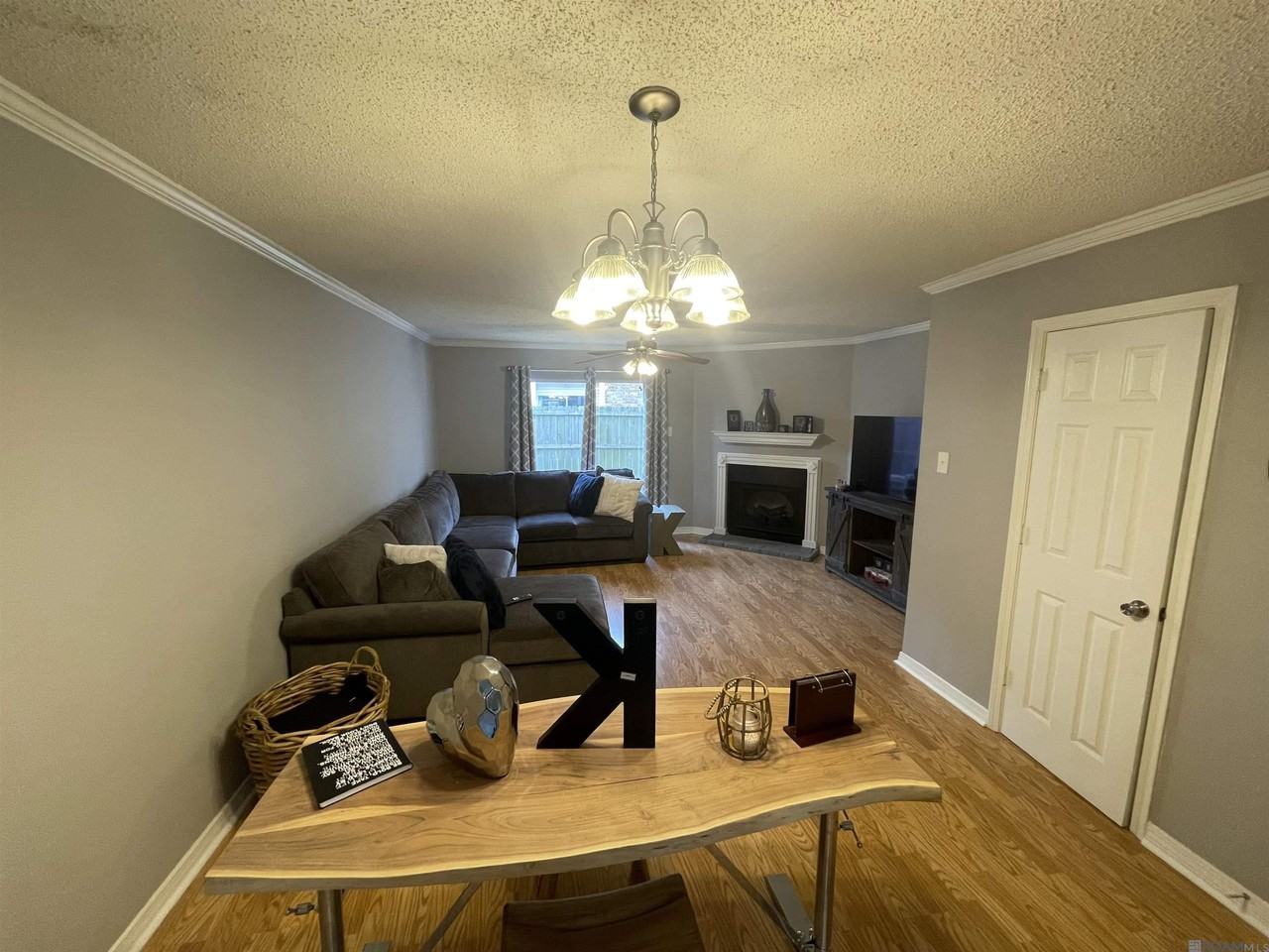 2715 S Roth Ave #D - Photo 2 of 16