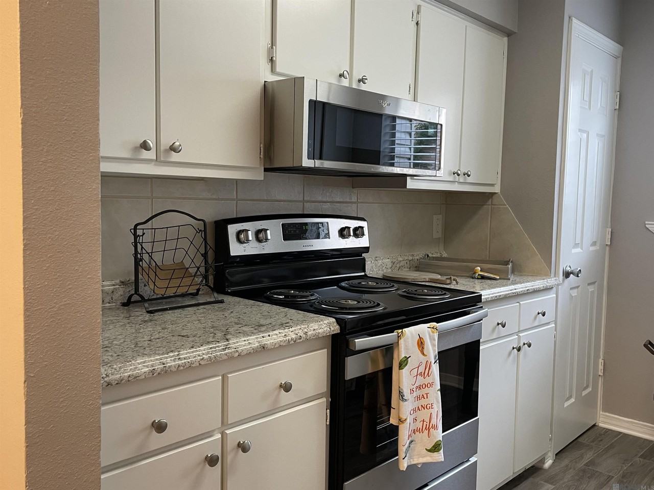 2715 S Roth Ave #D - Photo 3 of 16