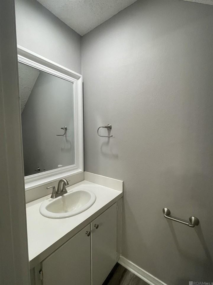 2715 S Roth Ave #D - Photo 6 of 16