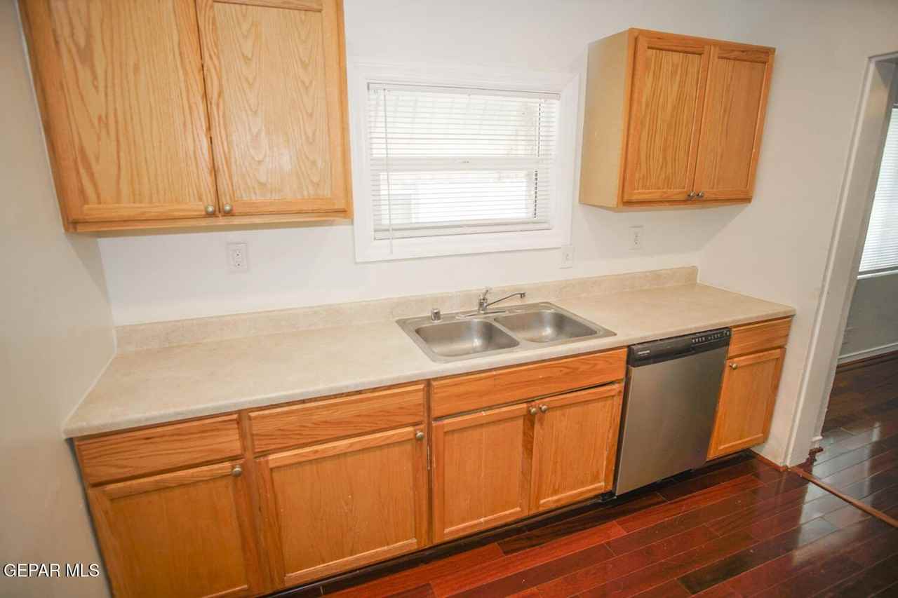 4416 La Luz Avenue unit: Main House #MAIN - Photo 5 of 18