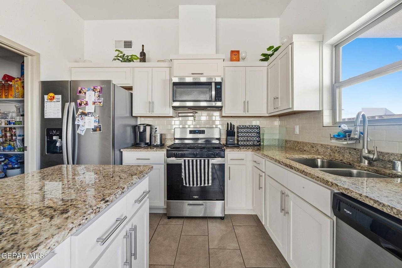 1181 Summer Rain St - Photo 5 of 27