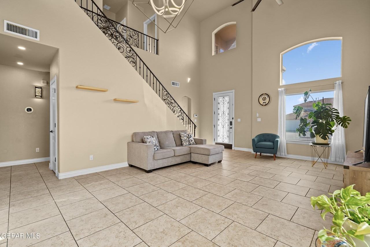 11409 Pifas Nevarez Pl - Photo 5 of 34