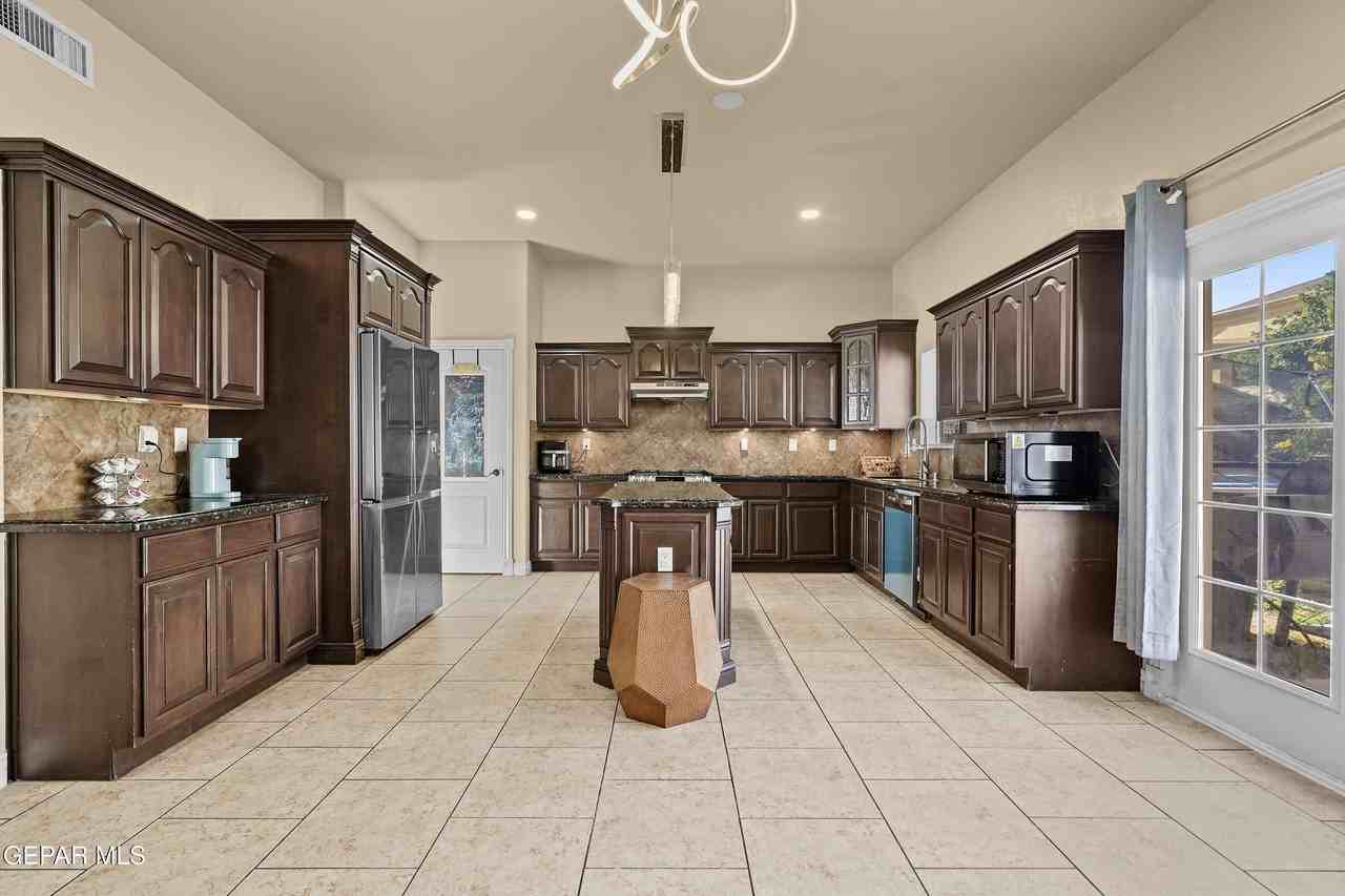 11409 Pifas Nevarez Pl - Photo 7 of 34