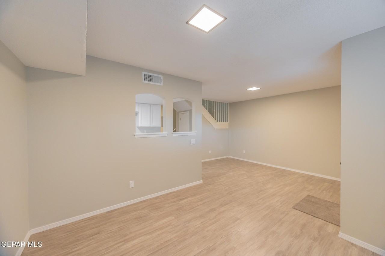 11031 Oasis Dr - Photo 4 of 23