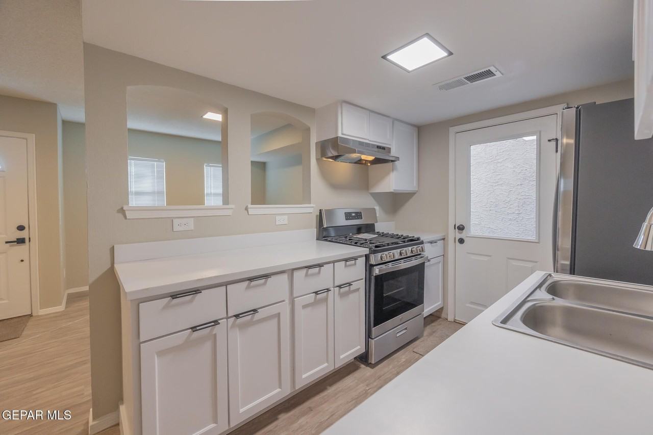 11031 Oasis Dr - Photo 6 of 23