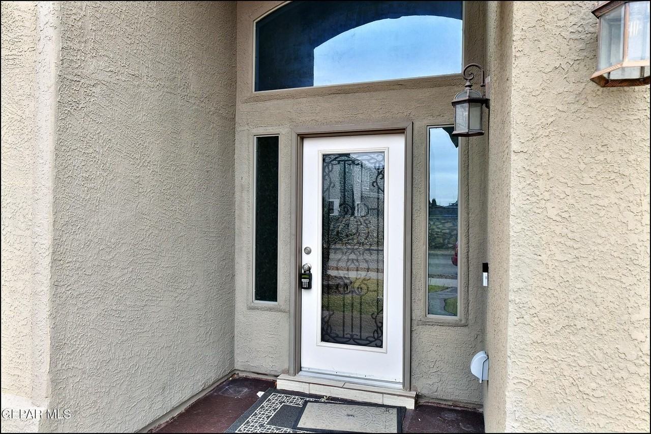 5005 Moon Ranch Ln - Photo 4 of 45