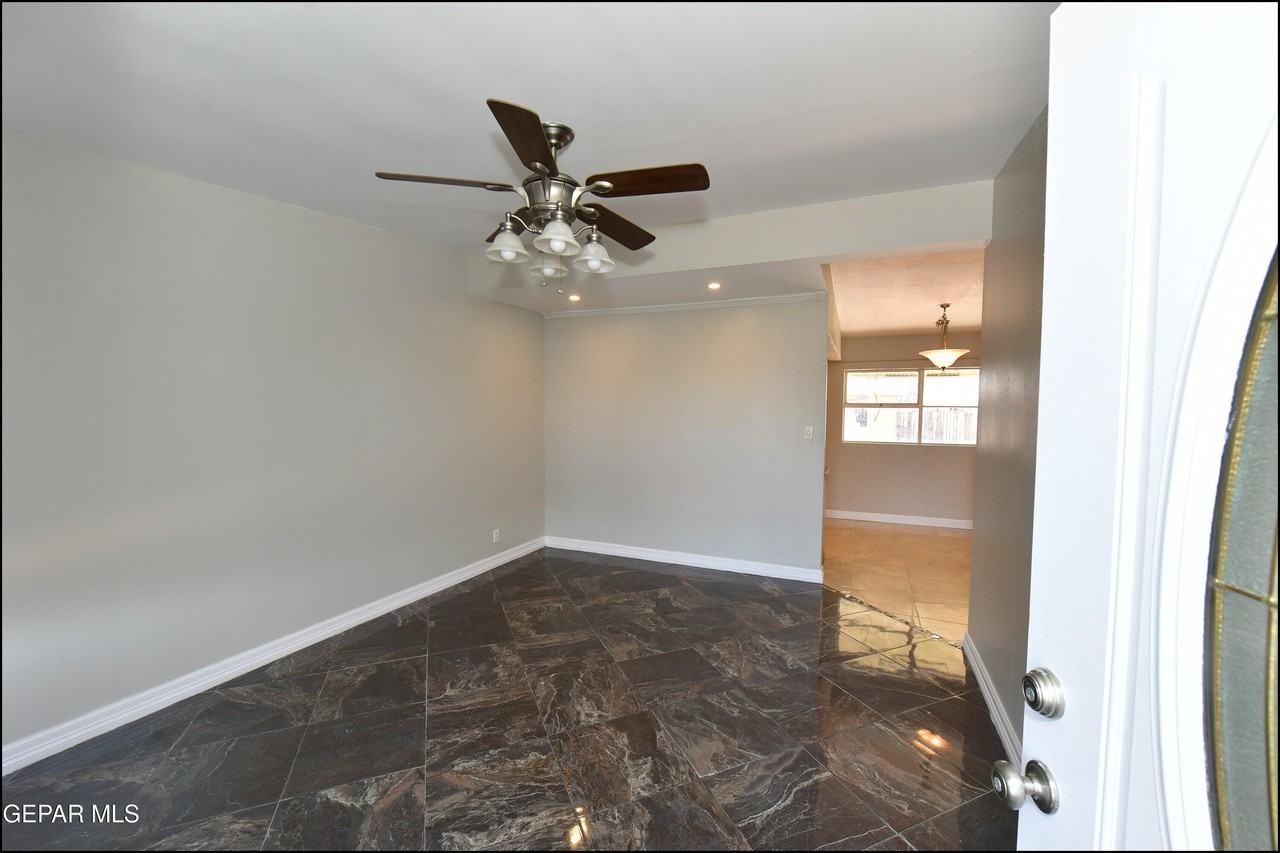 9143 Matterhorn Dr - Photo 6 of 38