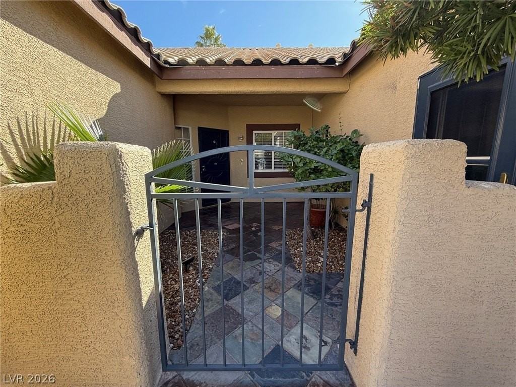 693 Kentons Run Ave - Photo 3 of 32