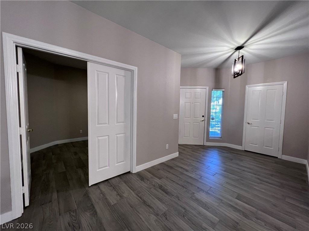 693 Kentons Run Ave - Photo 4 of 32