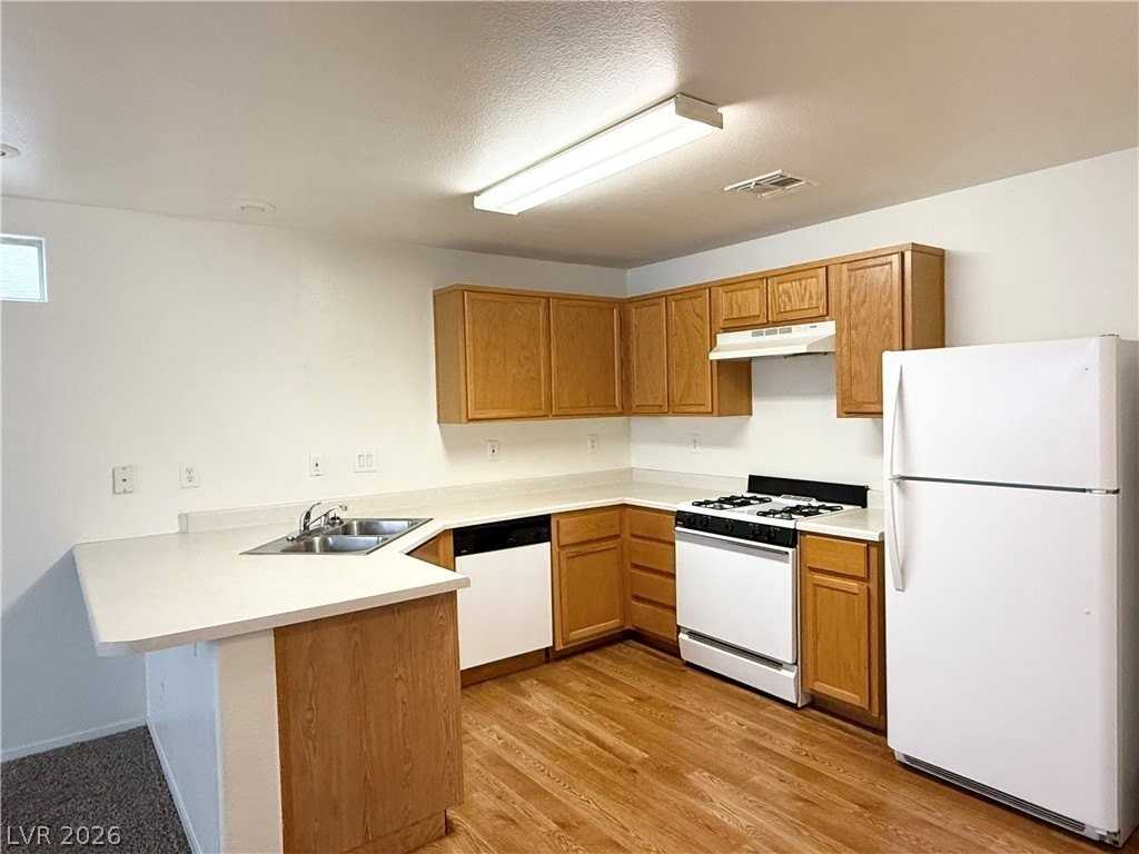 9969 Keephills St - Photo 3 of 12