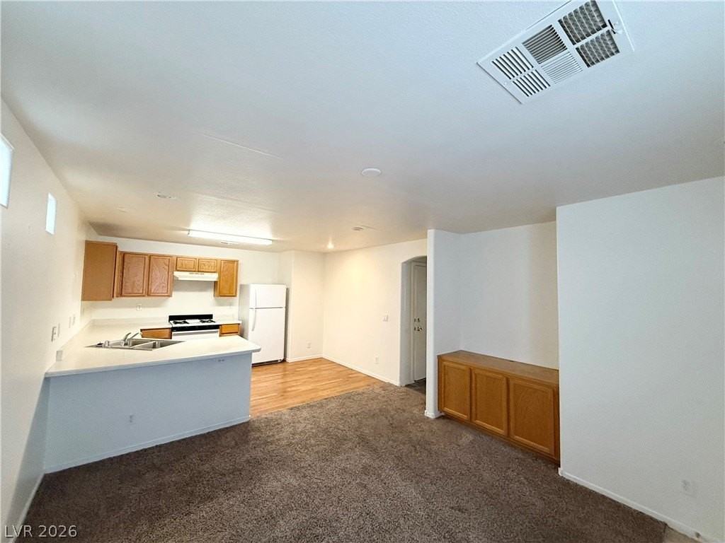 9969 Keephills St - Photo 4 of 12